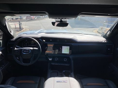 Used 2025 GMC Sierra 2500 AT4 w/ AT4 Premium Plus Package image 20