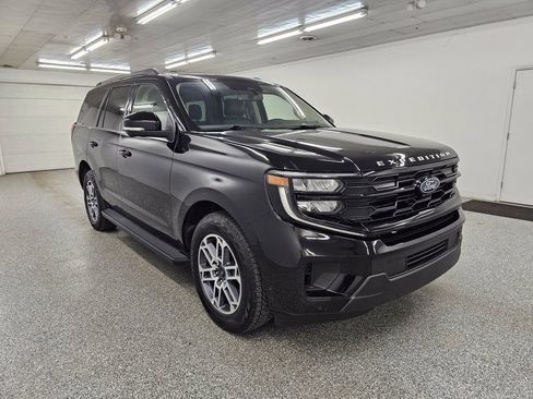 Used 2025 Ford Expedition Active AWD/4WD image 3