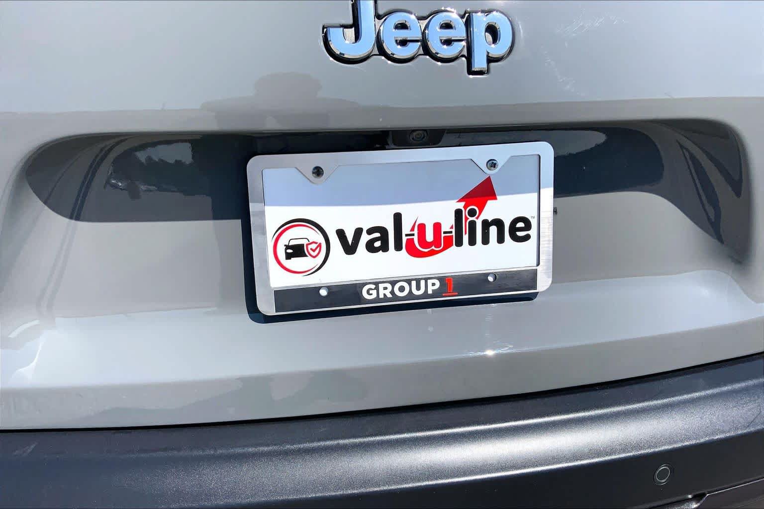 Used 2021 Jeep Cherokee Latitude Plus FWD image 10