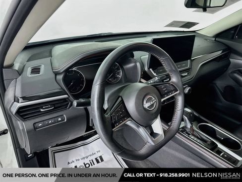 Certified 2024 Nissan Altima 2.5 SR w/ SR Premium Package AWD/4WD image 9
