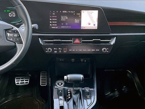 Used 2023 Kia Niro EX Touring FWD image 7