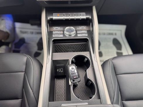Used 2025 Lincoln Nautilus Premier AWD/4WD image 22