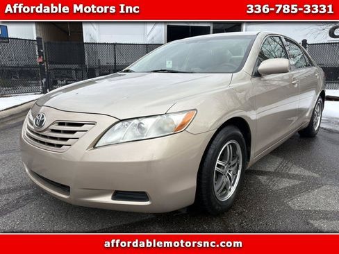 Used 2007 Toyota Camry XLE image 1
