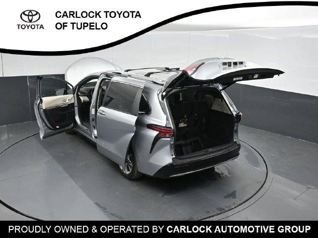 Used 2023 Toyota Sienna Platinum FWD image 70