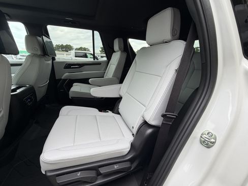 Used 2025 Chevrolet Tahoe Premier AWD/4WD image 16