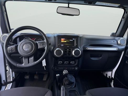 Used 2014 Jeep Wrangler Unlimited Sahara w/ Dual Top Group AWD/4WD image 20