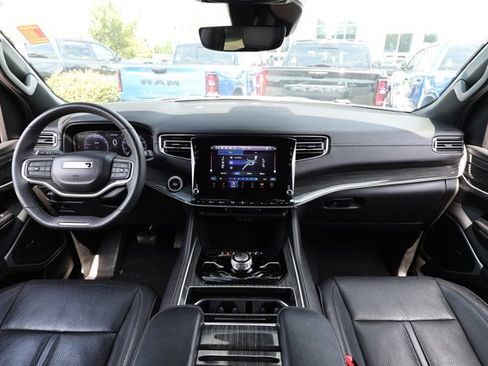 Used 2022 Jeep Wagoneer Series III AWD/4WD image 35