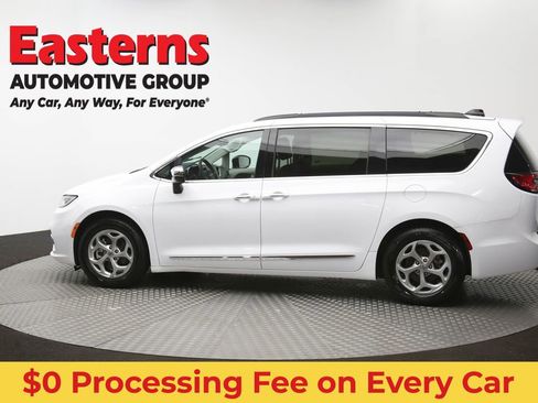 Used 2023 Chrysler Pacifica Limited FWD image 64