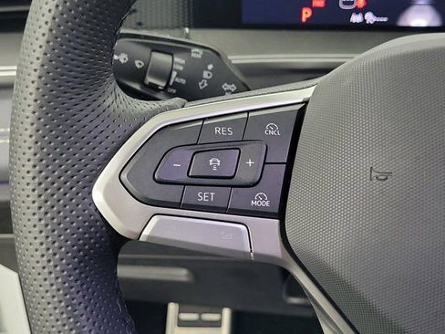 Used 2025 Volkswagen Tiguan SE R-Line FWD image 25