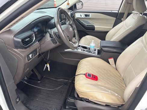 Used 2020 Ford Explorer Platinum w/ Premium Technology Package AWD/4WD image 4