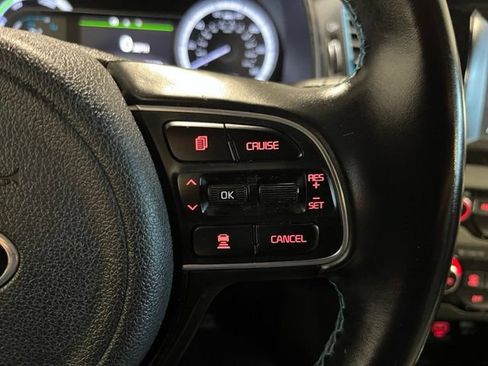 Used 2018 Kia Niro EX FWD image 23