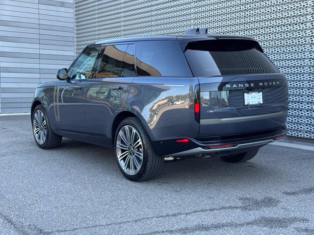 Used 2025 Land Rover Range Rover SE AWD/4WD image 3