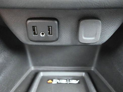Used 2023 Chevrolet Traverse LT FWD image 37