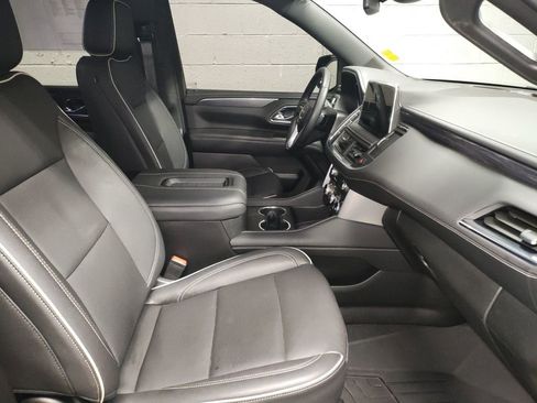 Certified 2023 GMC Yukon SLT w/ SLT Luxury Package image 7