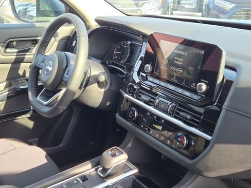 New 2025 Nissan Pathfinder SV w/ Black Appearance Package image 10