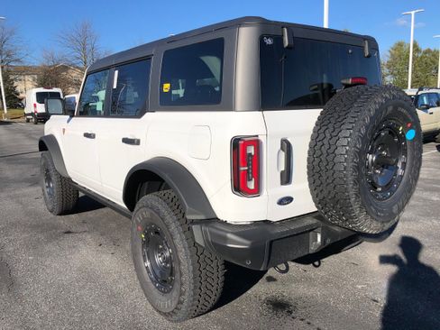 New 2025 Ford Bronco Badlands image 3