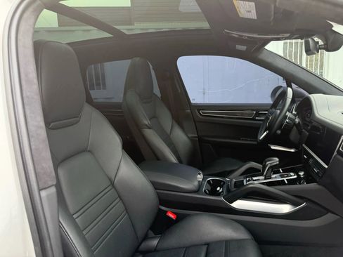 Used 2023 Porsche Cayenne Turbo w/ Premium Package Plus image 31