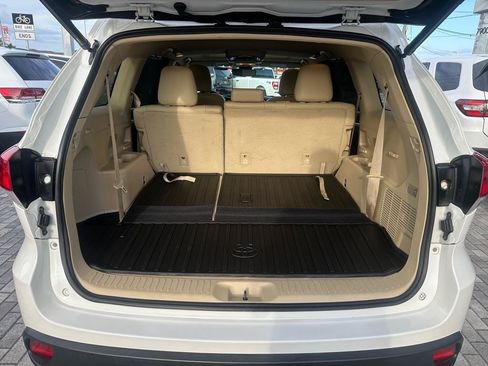 Used 2017 Toyota Highlander XLE FWD image 7