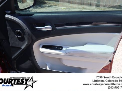Used 2020 Chrysler 300 Limited RWD image 33