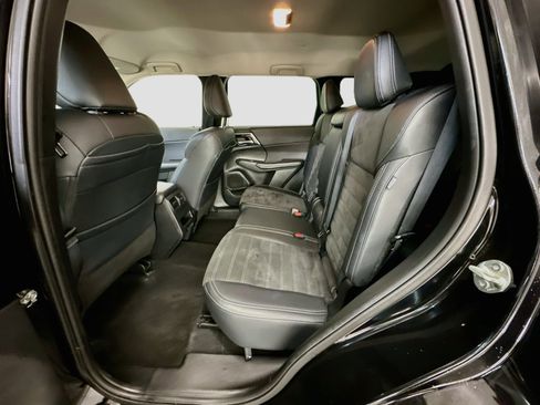 Used 2024 Mitsubishi Outlander SE AWD/4WD image 29