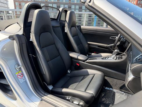 Certified 2024 Porsche 718 Boxster RWD image 17