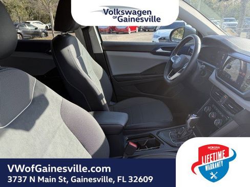 Certified 2023 Volkswagen Taos SE image 9