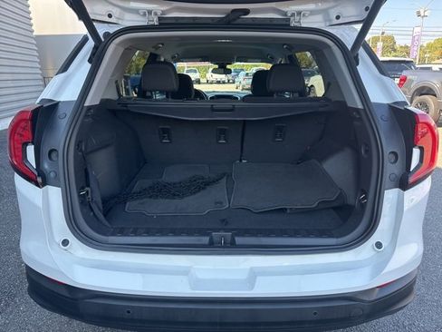 Used 2023 GMC Terrain SLE w/ Driver Convenience Package image 34