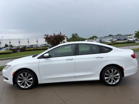 Used 2016 Chrysler 200 S FWD image 5