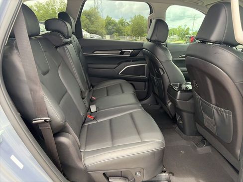 Used 2025 Kia Telluride LX FWD image 12