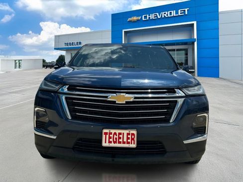 Used 2022 Chevrolet Traverse LT FWD image 2