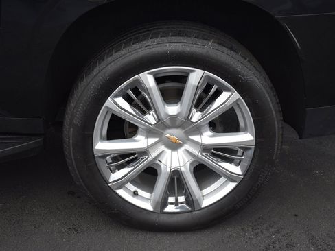 Used 2021 Chevrolet Suburban High Country image 32