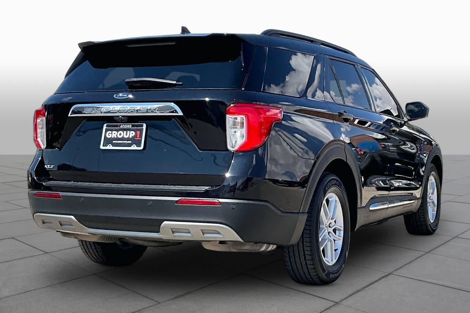Used 2021 Ford Explorer XLT w/ Equipment Group 202A RWD image 13
