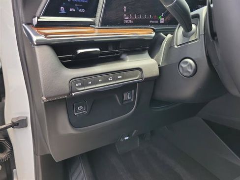 Certified 2023 Cadillac Escalade Premium Luxury AWD/4WD image 44