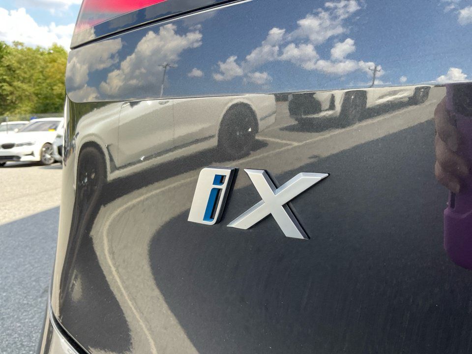 Used 2024 BMW iX xDrive50 w/ Premium Package AWD/4WD image 14