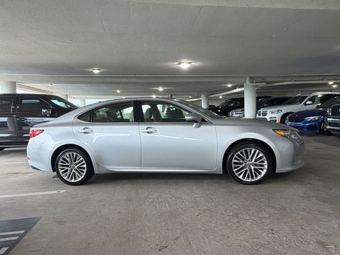 Used 2015 Lexus ES 350 w/ Ultra Luxury Package FWD image 6