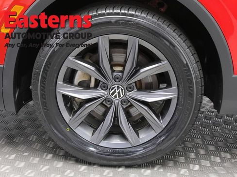 Used 2023 Volkswagen Tiguan SE AWD/4WD image 30