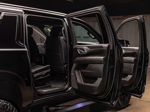 Used 2023 Chevrolet Suburban RST w/ Sport Performance Package image 30