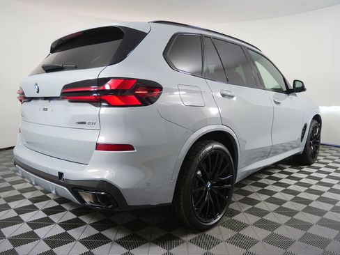 Used 2026 BMW X5 sDrive40i w/ M Sport Package RWD image 3