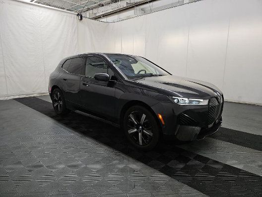 Used 2024 BMW iX xDrive50 w/ Premium Package AWD/4WD image 3