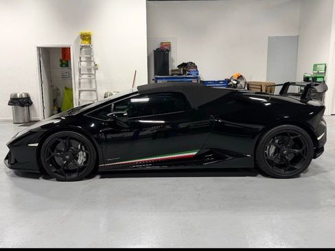 Used 2018 Lamborghini Huracan Performante image 6