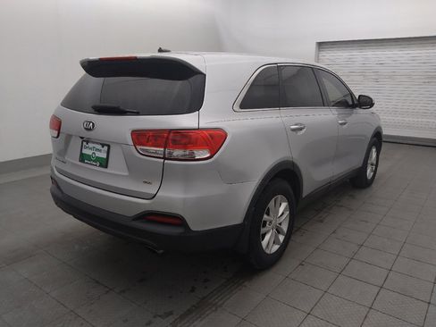 Used 2017 Kia Sorento L FWD image 9