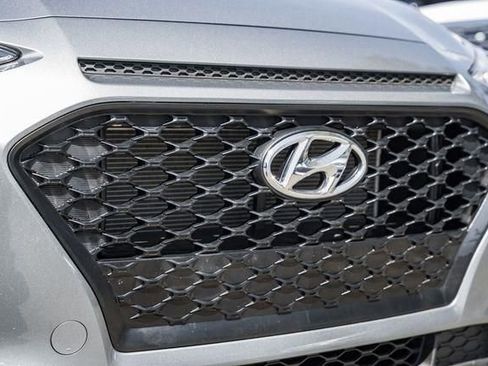 Used 2021 Hyundai Kona SE w/ Cargo Package image 12