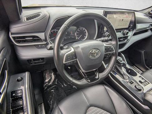 Used 2023 Toyota Highlander XSE AWD/4WD image 10