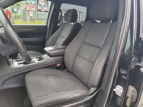 Used 2018 Jeep Grand Cherokee Laredo AWD/4WD image 11