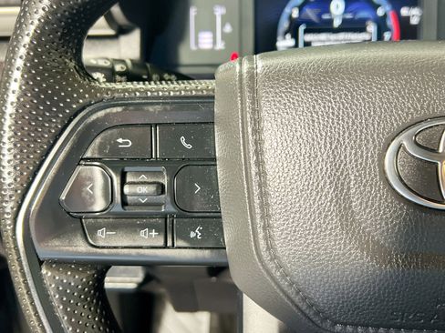 Used 2025 Toyota Tacoma SR5 image 18