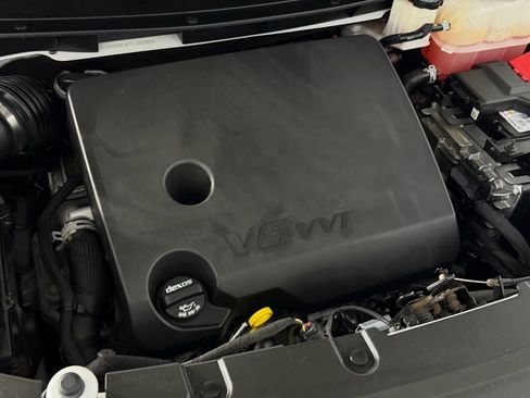 Used 2023 Chevrolet Traverse LT image 33