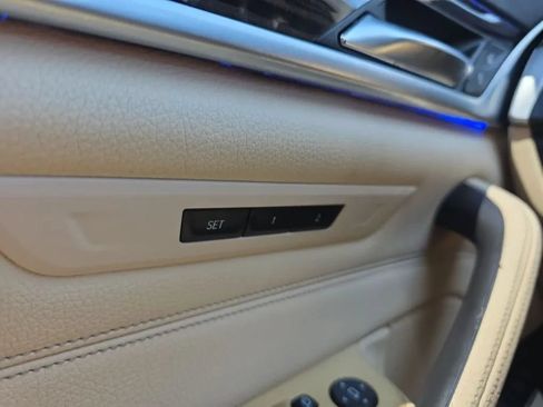 Used 2019 BMW 530i w/ Convenience Package RWD image 25