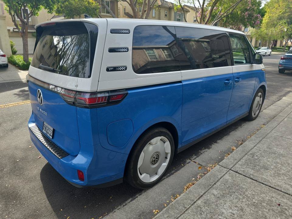 Used 2025 Volkswagen ID. Buzz 1st Edition RWD image 4