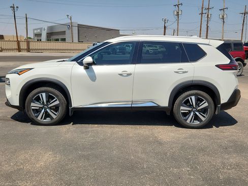 Used 2023 Nissan Rogue SL w/ SL Premium Package FWD image 2