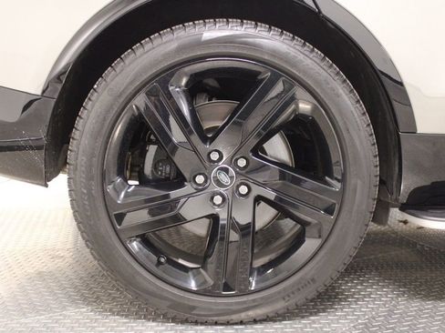 Used 2025 Land Rover Discovery Metropolitan Edition AWD/4WD image 13